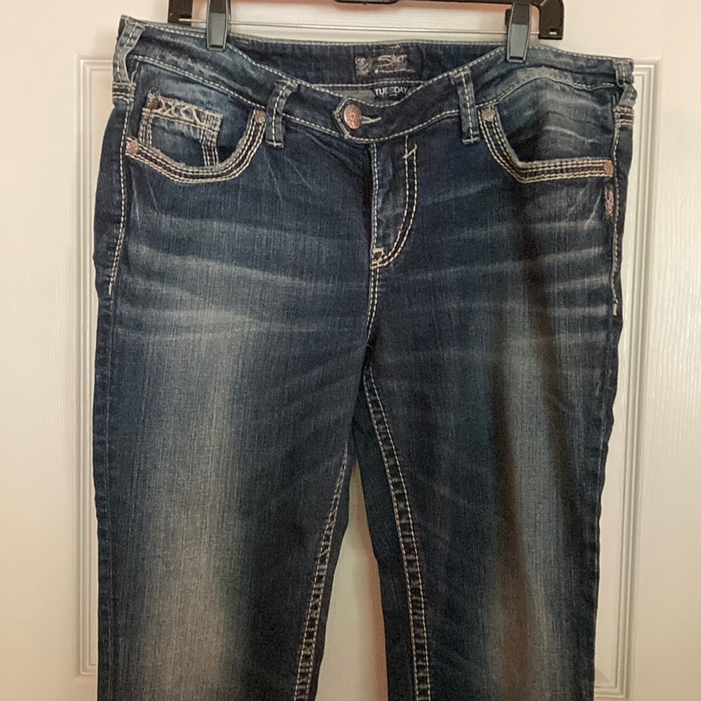 Silver Jeans Tuesday 16 crop